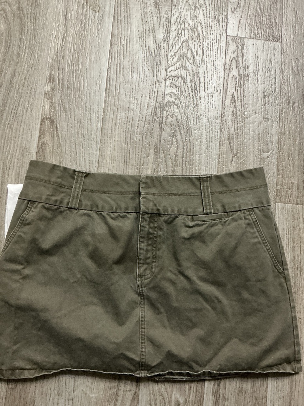 Vintage 0ld Navy olive cargo skirt Y2K. Military distressed sexy micro size 12
